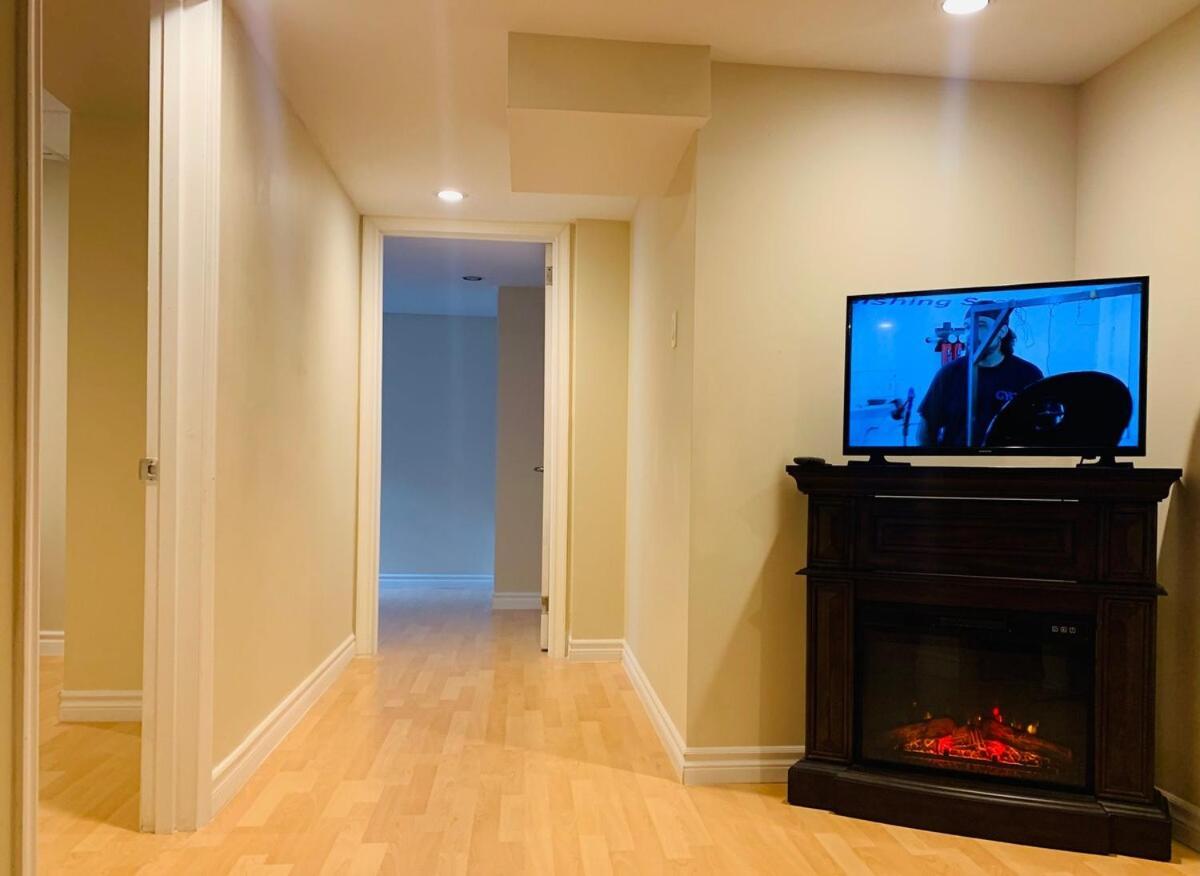 Finished 2 Bedroom Apartment In An Upscale Area Of Ajax Exterior photo