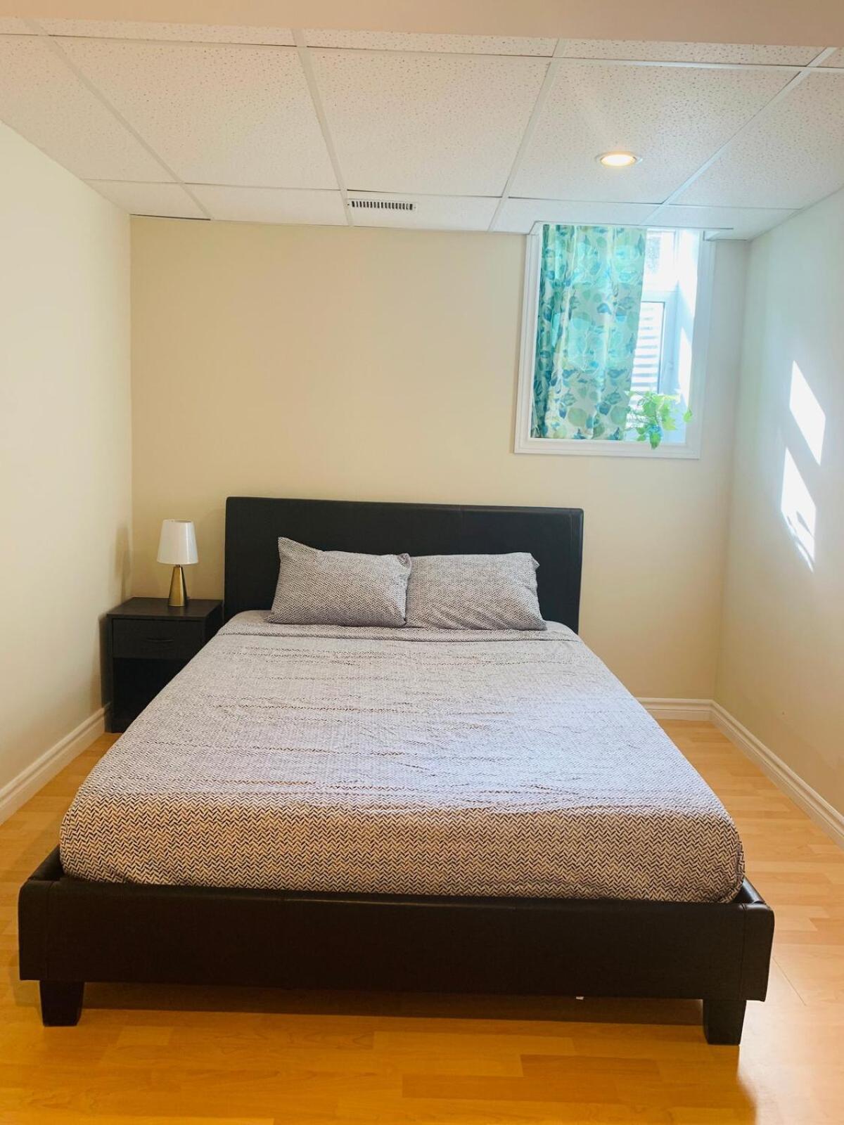 Finished 2 Bedroom Apartment In An Upscale Area Of Ajax Exterior photo